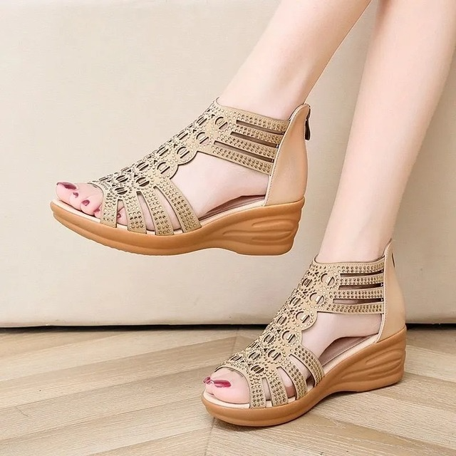 Women's adjustable sandals in elegant style with cushioned insole and secure customizable straps for all-day comfort