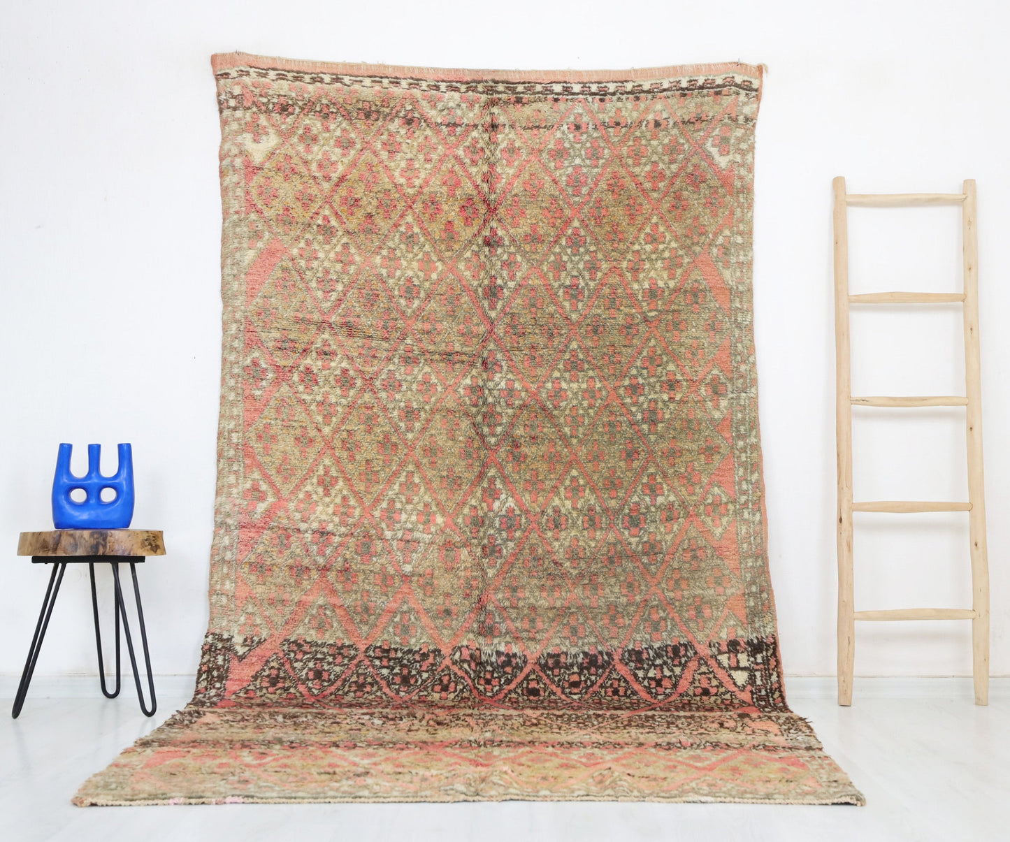 Izza Vintage Moroccan Rug 5'3" x 9'7" - Wavlynn