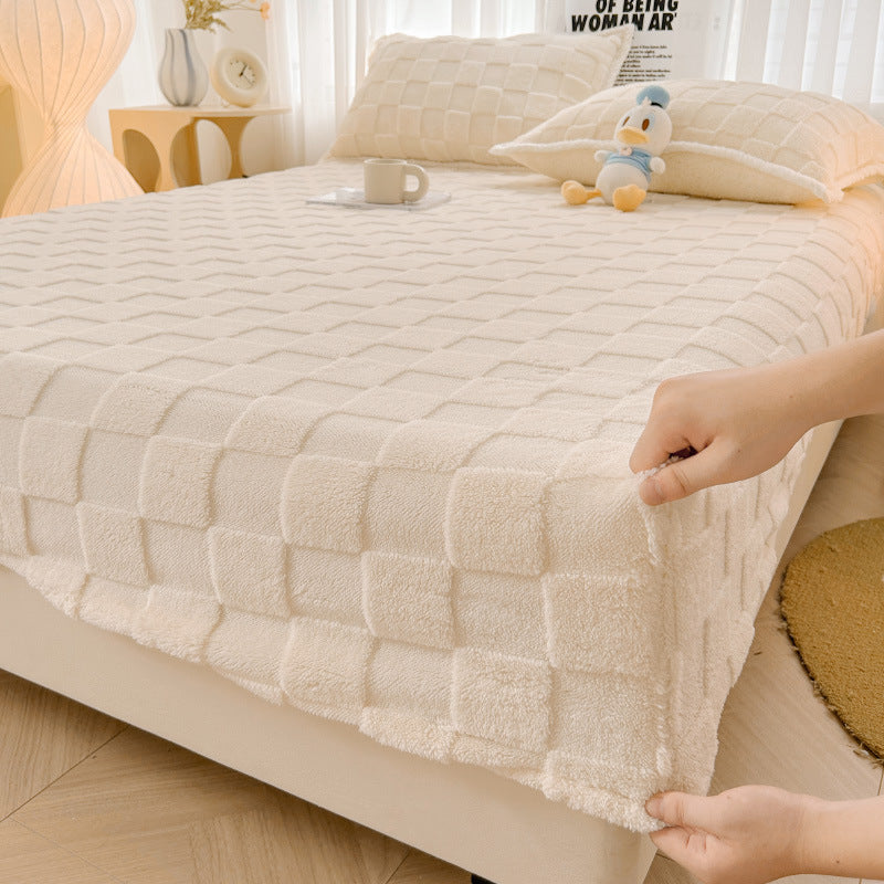 Quilted velvet fitted sheet in soft texture with elegant diamond pattern for cozy bedroom luxury