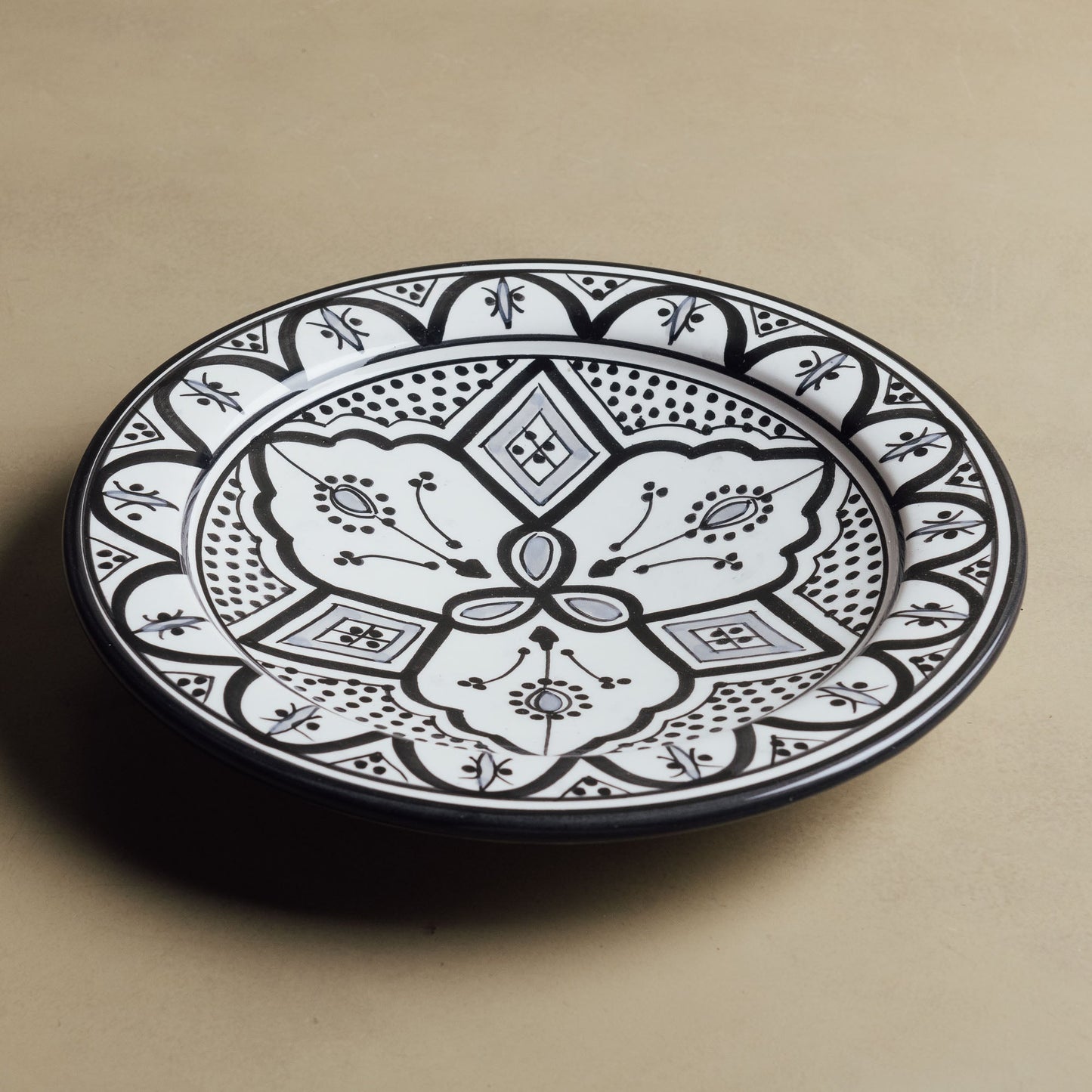 Fez Dinner Plate Black Grey - Moroccan Dinnerware - Wavlynn