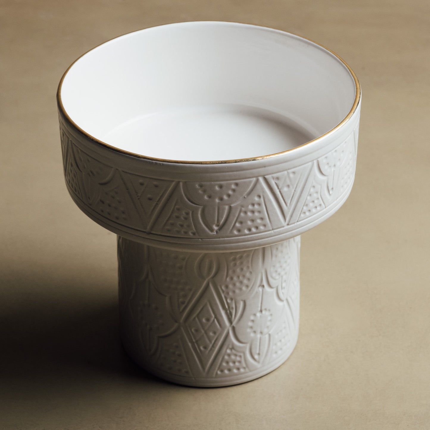 Zagora white Pedestal Bowl - Handcrafted with 12 Carat Gold Accents - Wavlynn