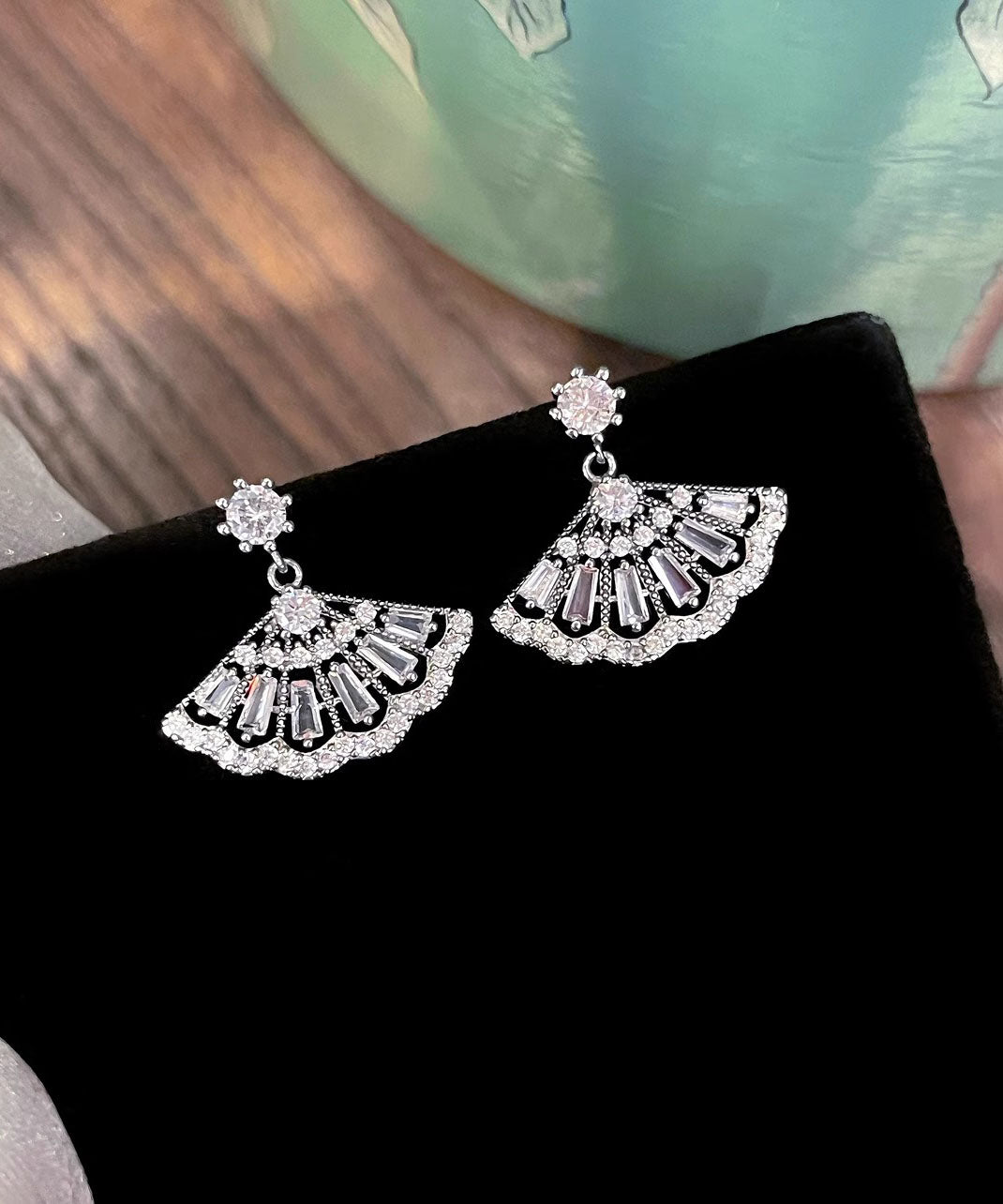 Boucles d'oreilles pendantes Γ pompon en argent sterling blanc et zircon, style chinois - Wavlynn