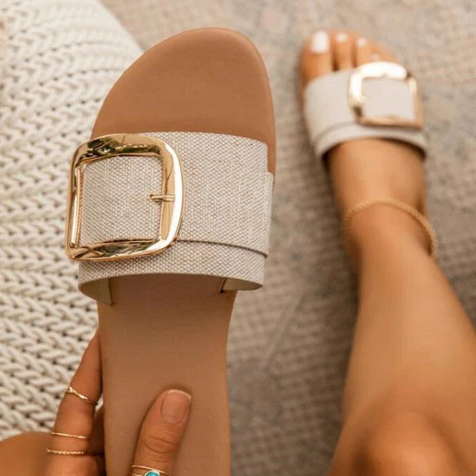 Women's slip-on sandals with adjustable strap, open-toe design for casual warm-weather style