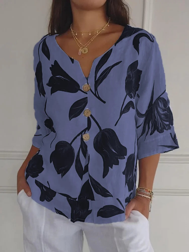 Sanne floral button-up blouse feminine romantic print lightweight relaxed fit everyday elegant style