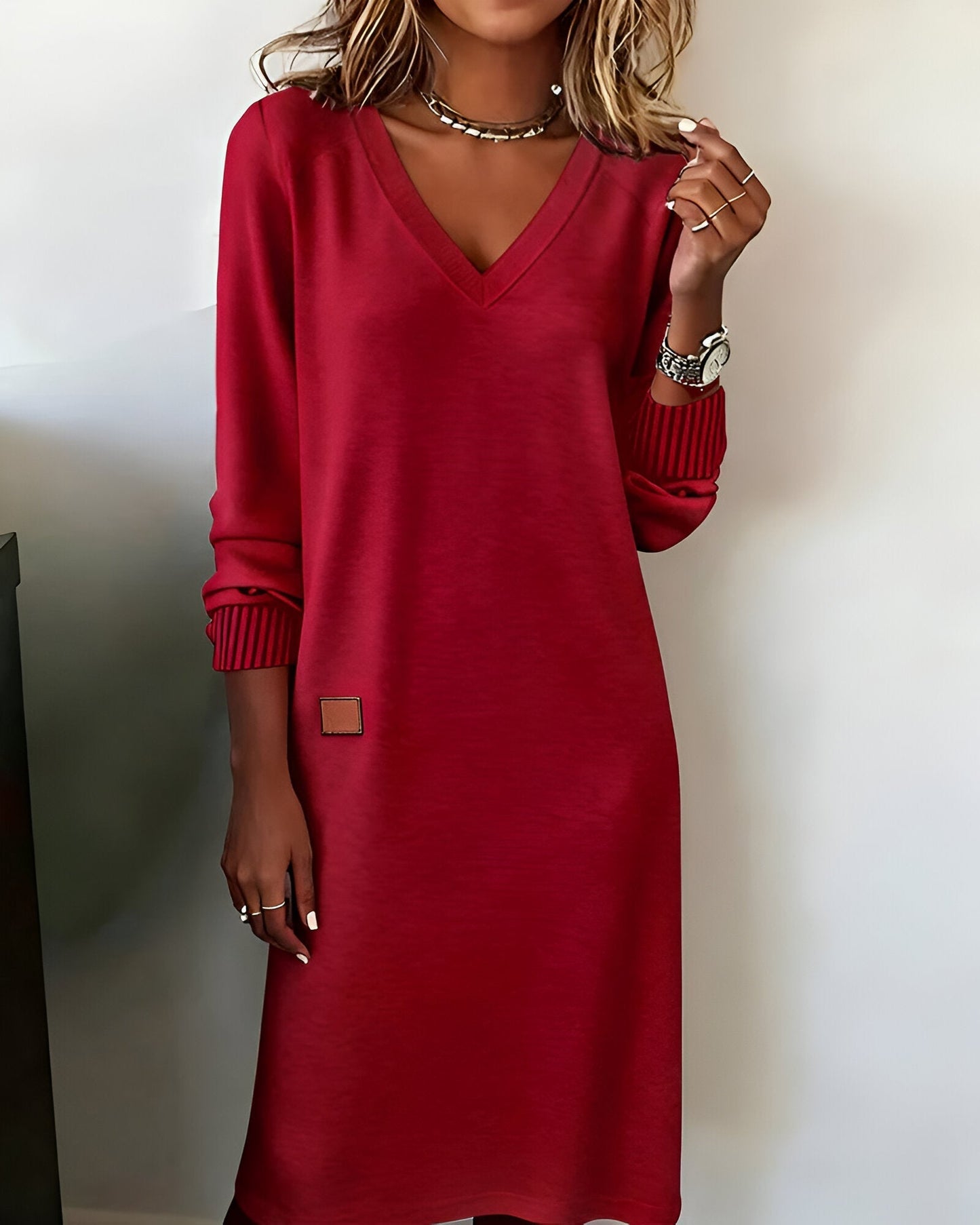 Scarlett™ floral midi dress elegant feminine silhouette flattering curve-skimming day-to-night style