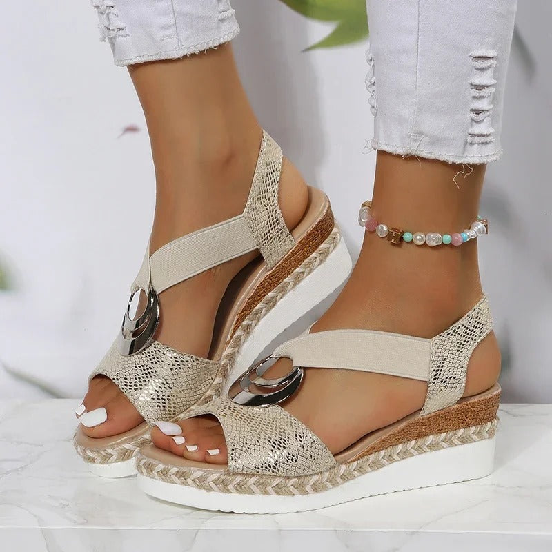 Women's comfort adjustable sandals with cushioned sole and supportive arch design for everyday comfort