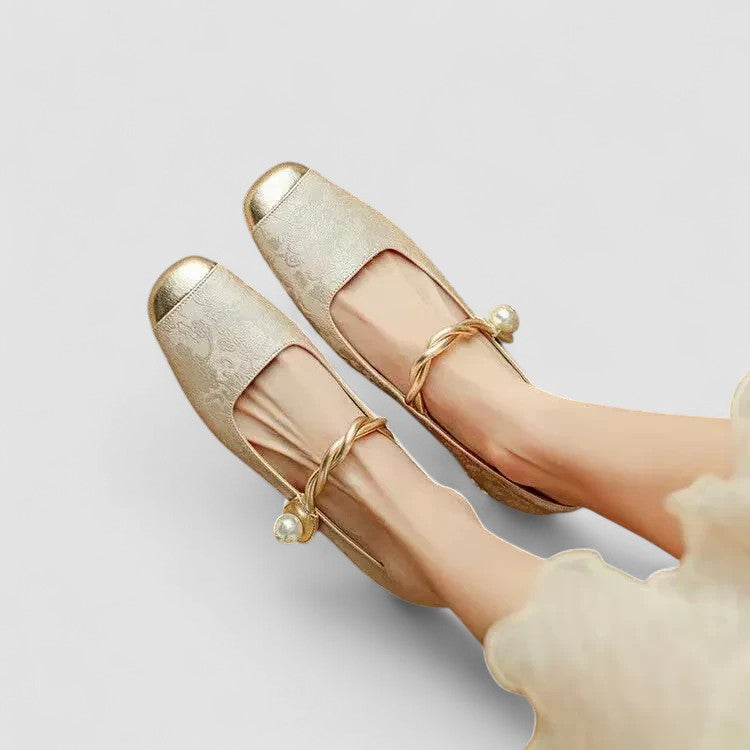 Women's comfort Mary Jane shoes in classic style with comfort support and cushioned heel comfort