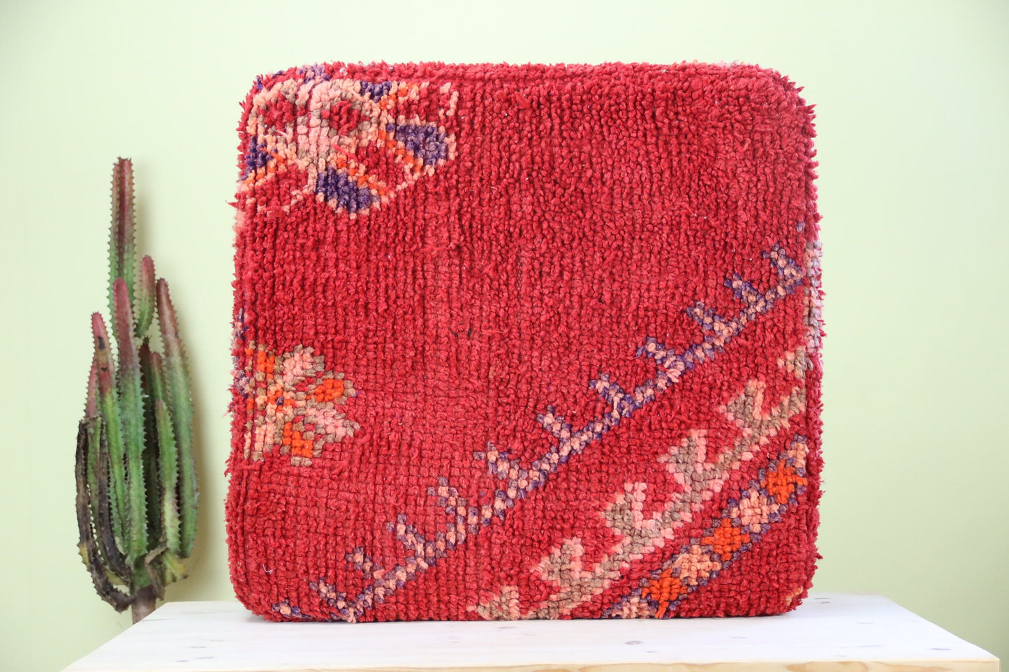 Ilyrianus Moroccan pouf - Wavlynn