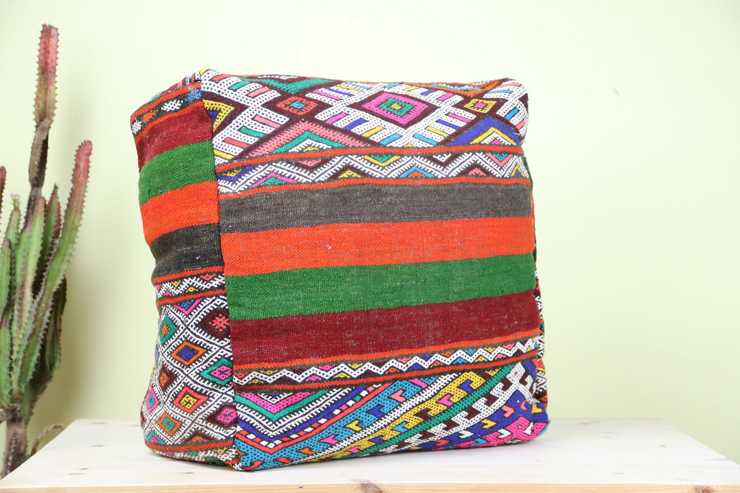 Azrythor Moroccan pouf - Wavlynn