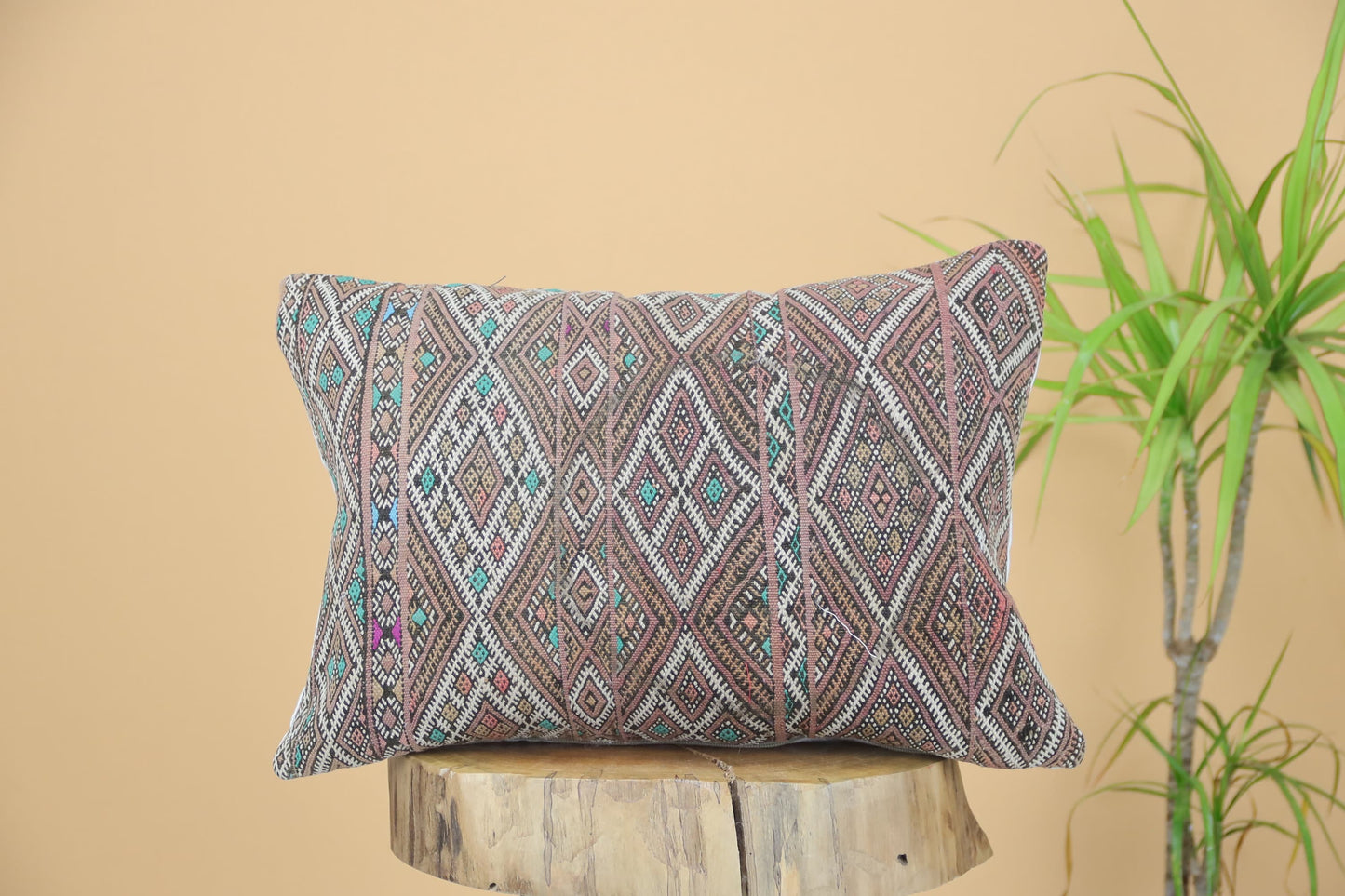Afrukh Vintage Kilim Pillow - Wavlynn