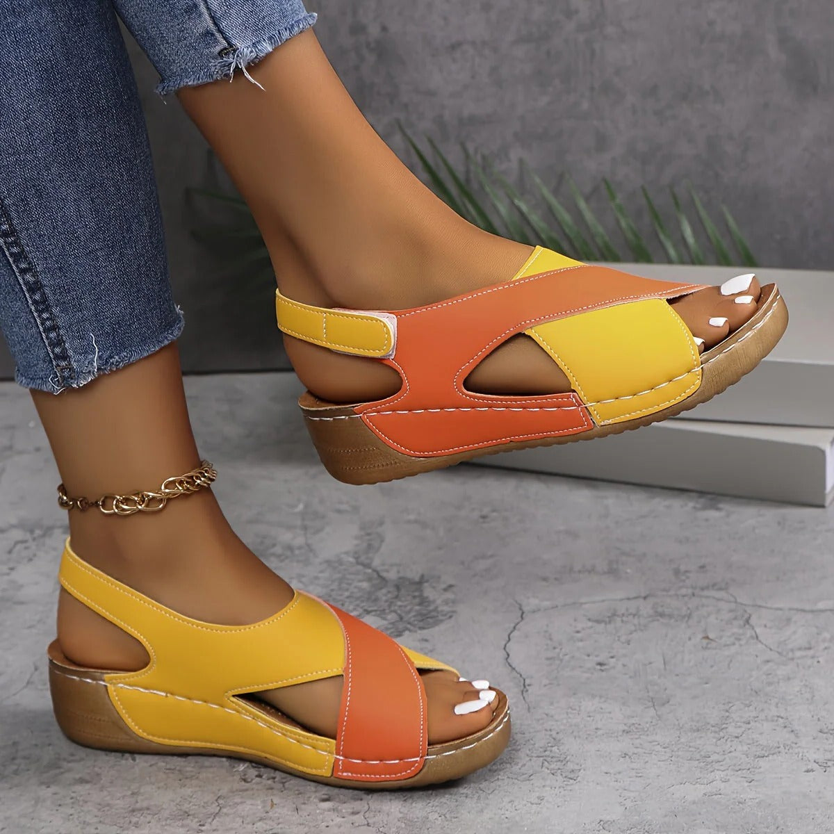 Lightweight open-toe walking sandals with cushioned insole and adjustable strap for casual daily wear