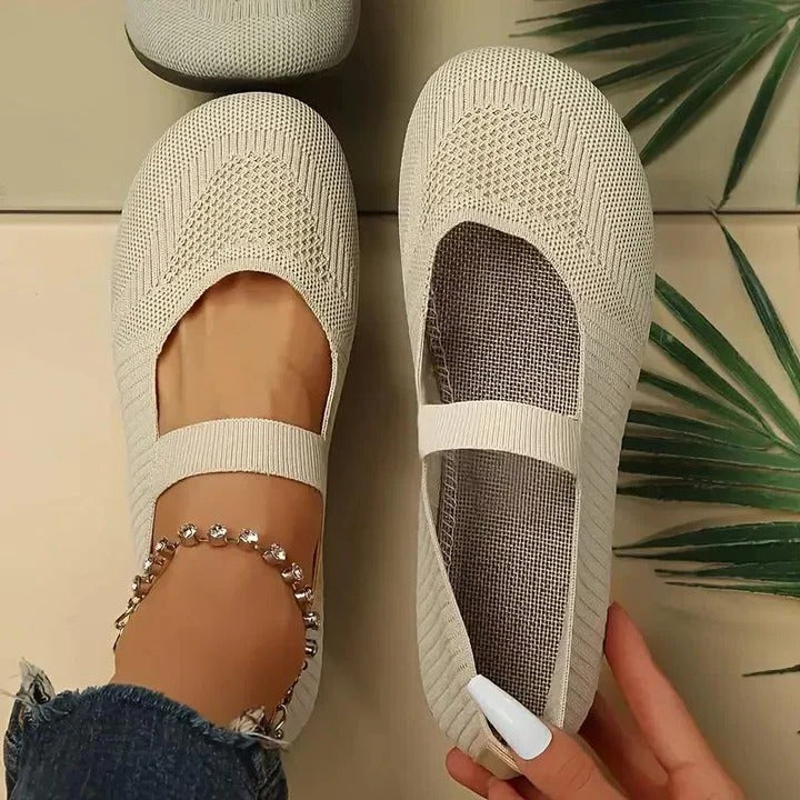 Women's casual slip-on slippers with soft padded insole and non-slip textured sole