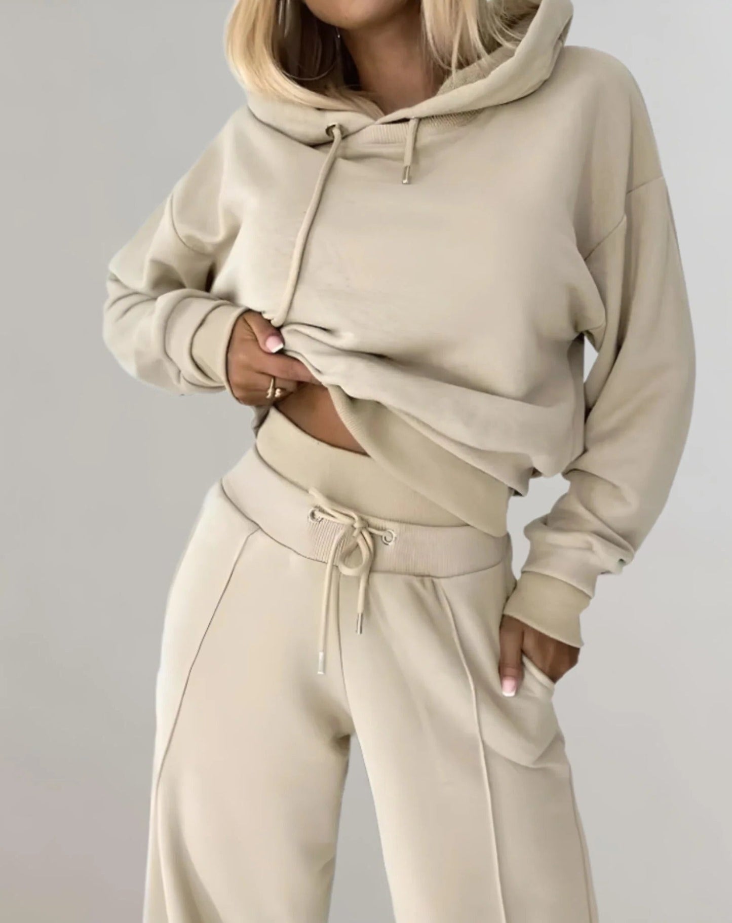 2-piece set: two-tone cropped hoodie and adjustable waist jogging pants