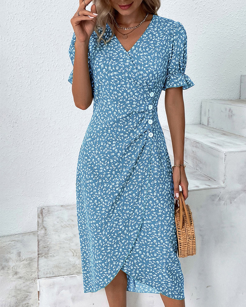 Floral print V-neck dress with lightweight flowy silhouette and waist-slimming fit for women