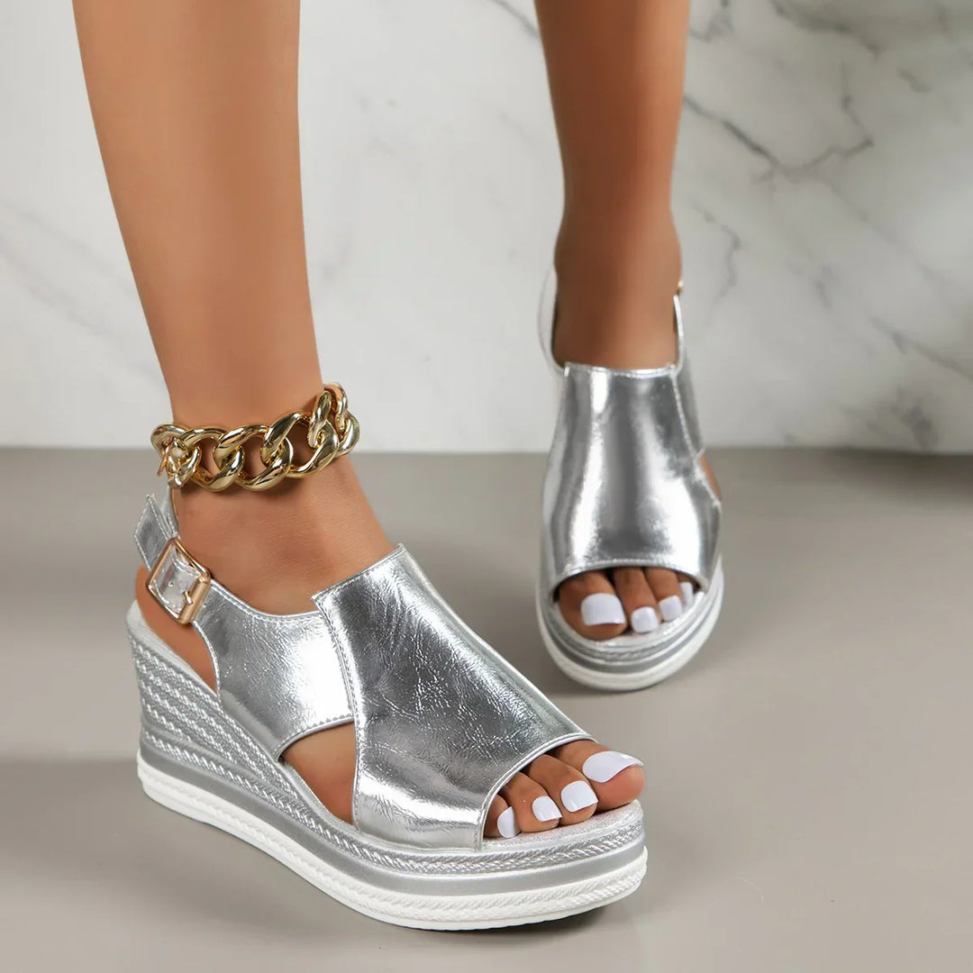 Women's adjustable sandals in neutral tones, relaxed style with cushioned base for all-day comfort