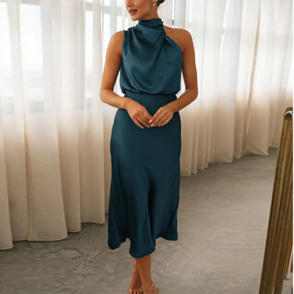 Women's satin-look halterneck evening dress with fitted waist, elegant formal party style