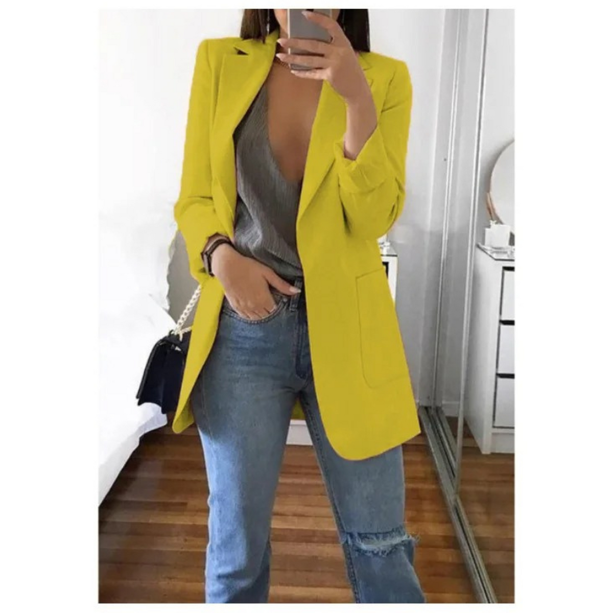 Women's structured blazer in classic fit with notched lapel, single-breasted closure, and welt pockets