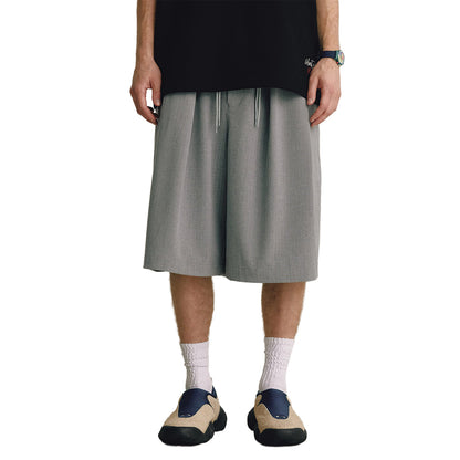 Mono wide calf-length pleated shorts with elastic drawstring waist in structured street tailoring style