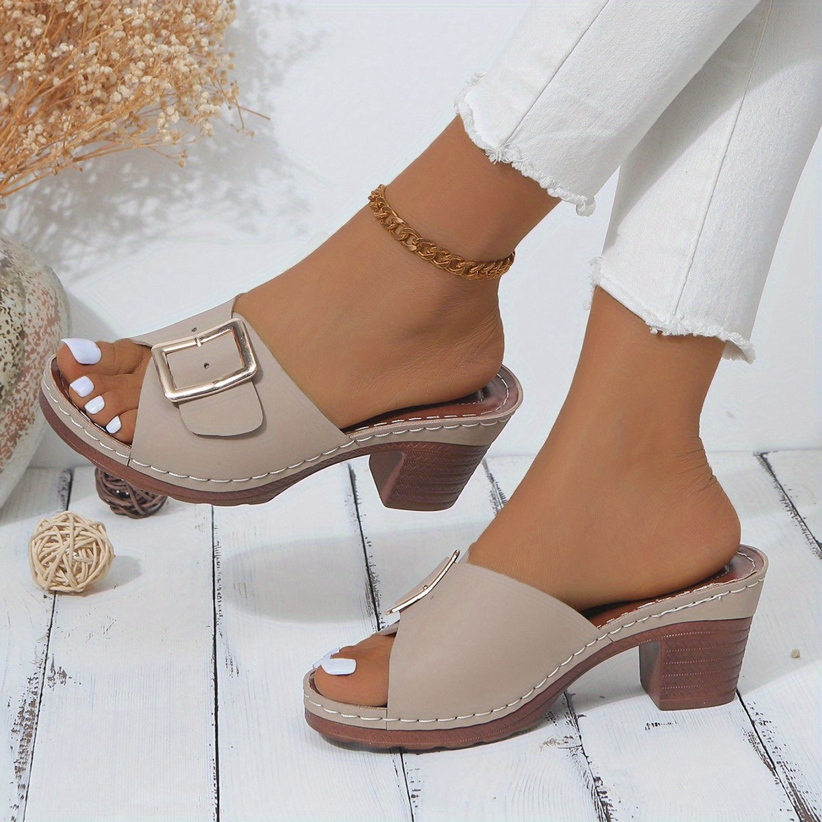Women's Kit sandals in neutral tones, sleek silhouette with cushioned footbed for all-day comfort