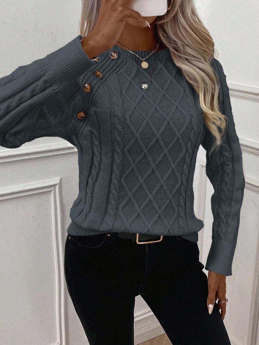 Warm cable-knit jumper with elegant button detail in classic winter style