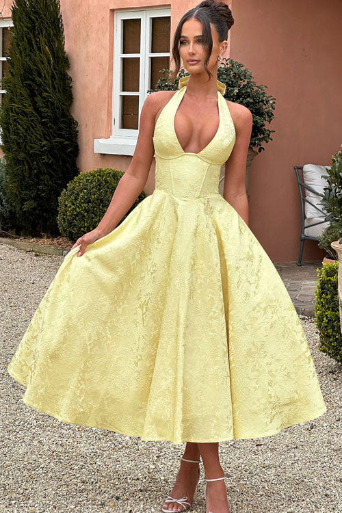 Sleeveless halterneck maxi dress in floral jacquard with V-neck and cinched waist for elegant occasions