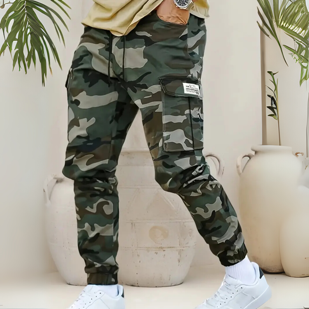 Men's camouflage cargo pants relaxed fit with multiple functional pockets for outdoor wear