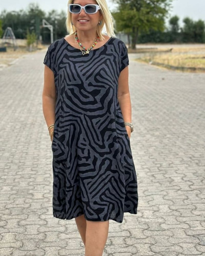Vintage-style floral print summer dress with round neckline, lightweight feminine silhouette