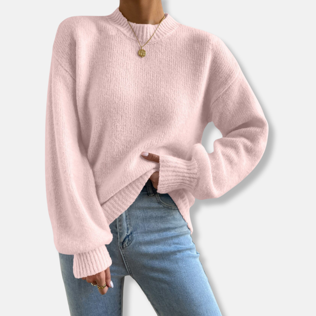 Women's relaxed-fit knit sweater in soft wool-blend with round neck and ribbed edges