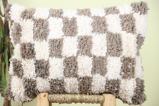 Aelyndron Checkered Pillow - Wavlynn
