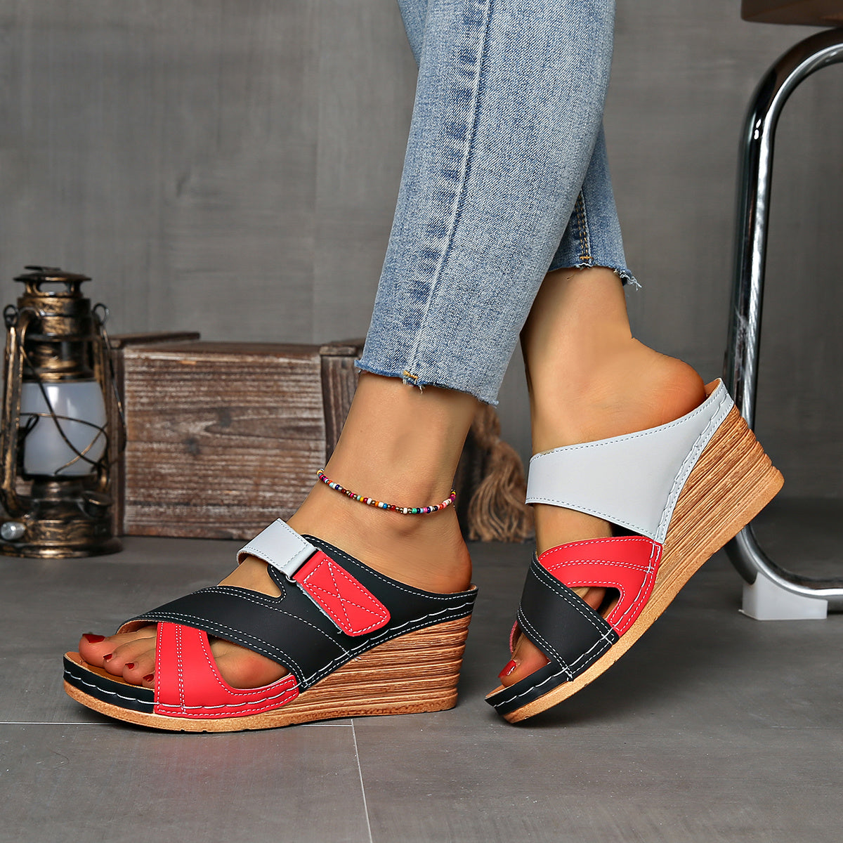 Women's colourblock wedge slides with cushioned sole in vibrant multicolor tulip-inspired design