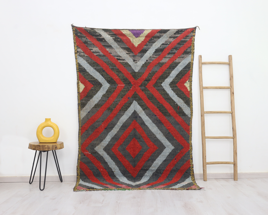 Waman Moroccan Rug 4'5" x 7'2" - Wavlynn