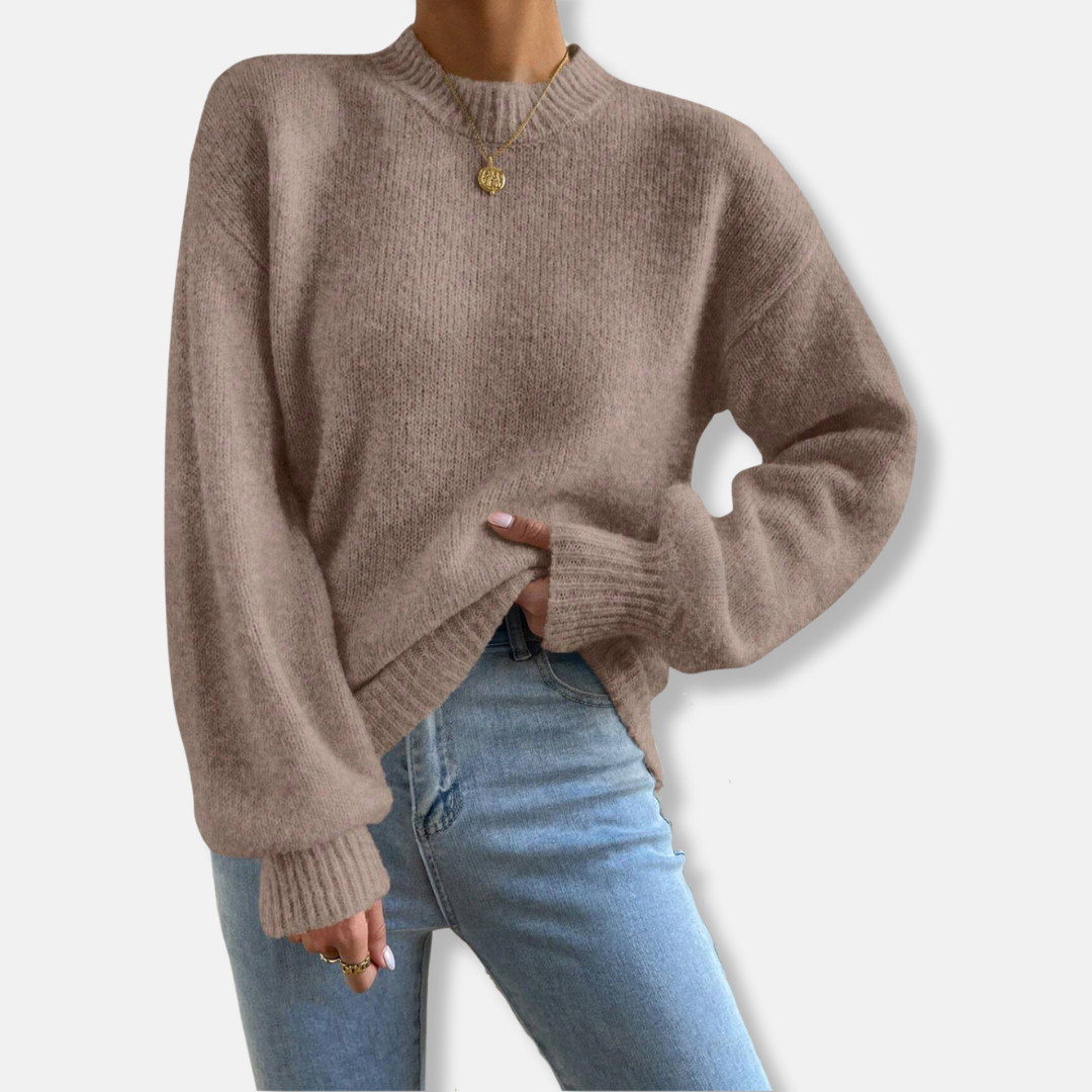 Women's relaxed fit knit sweater in soft wool-blend with round neck and ribbed edges