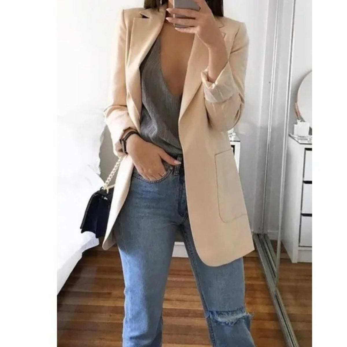 Women's structured single-breasted blazer with notched lapel and welt pockets, tailored fit