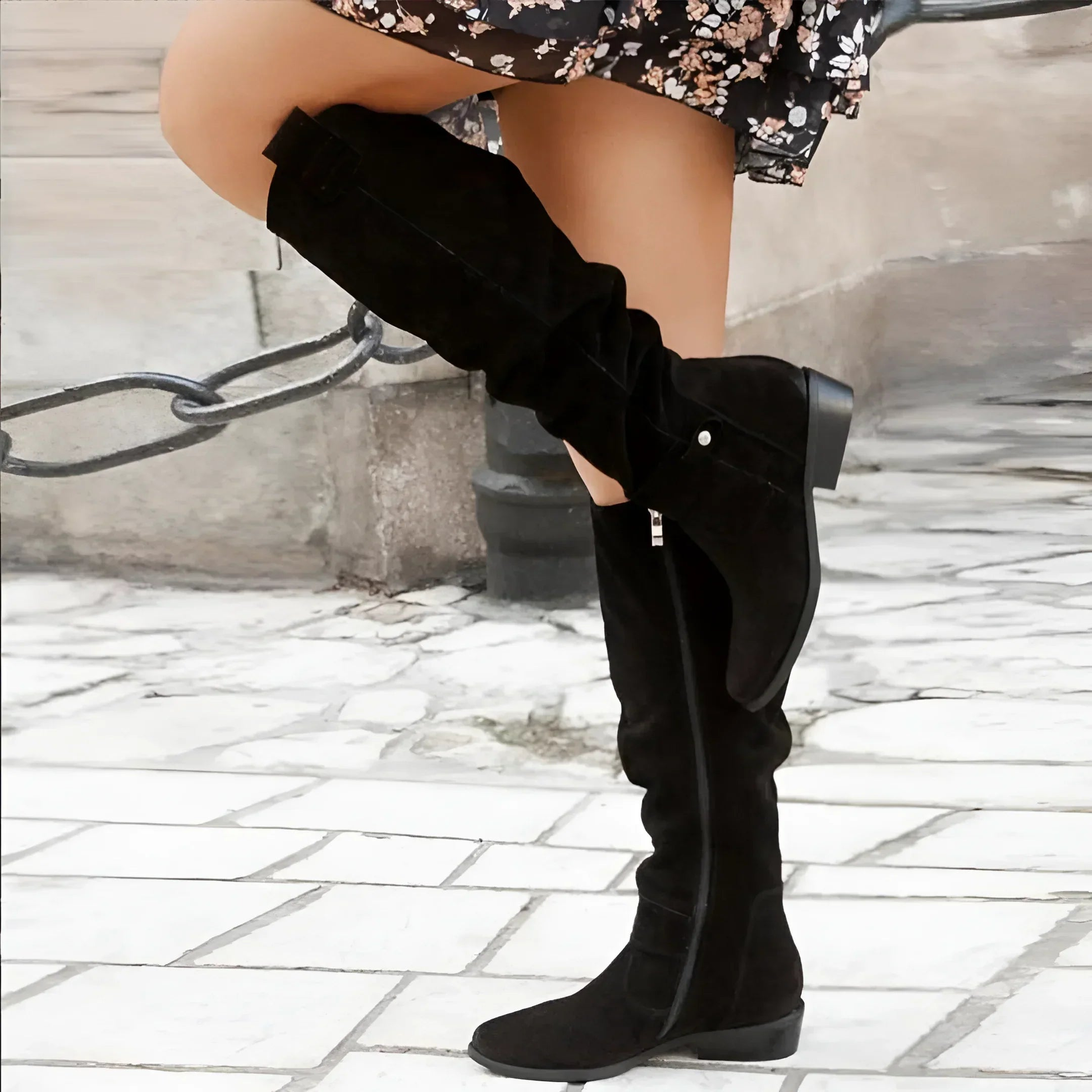 Zes stylish brown suede knee-high boots with sleek leg-lengthening silhouette for women