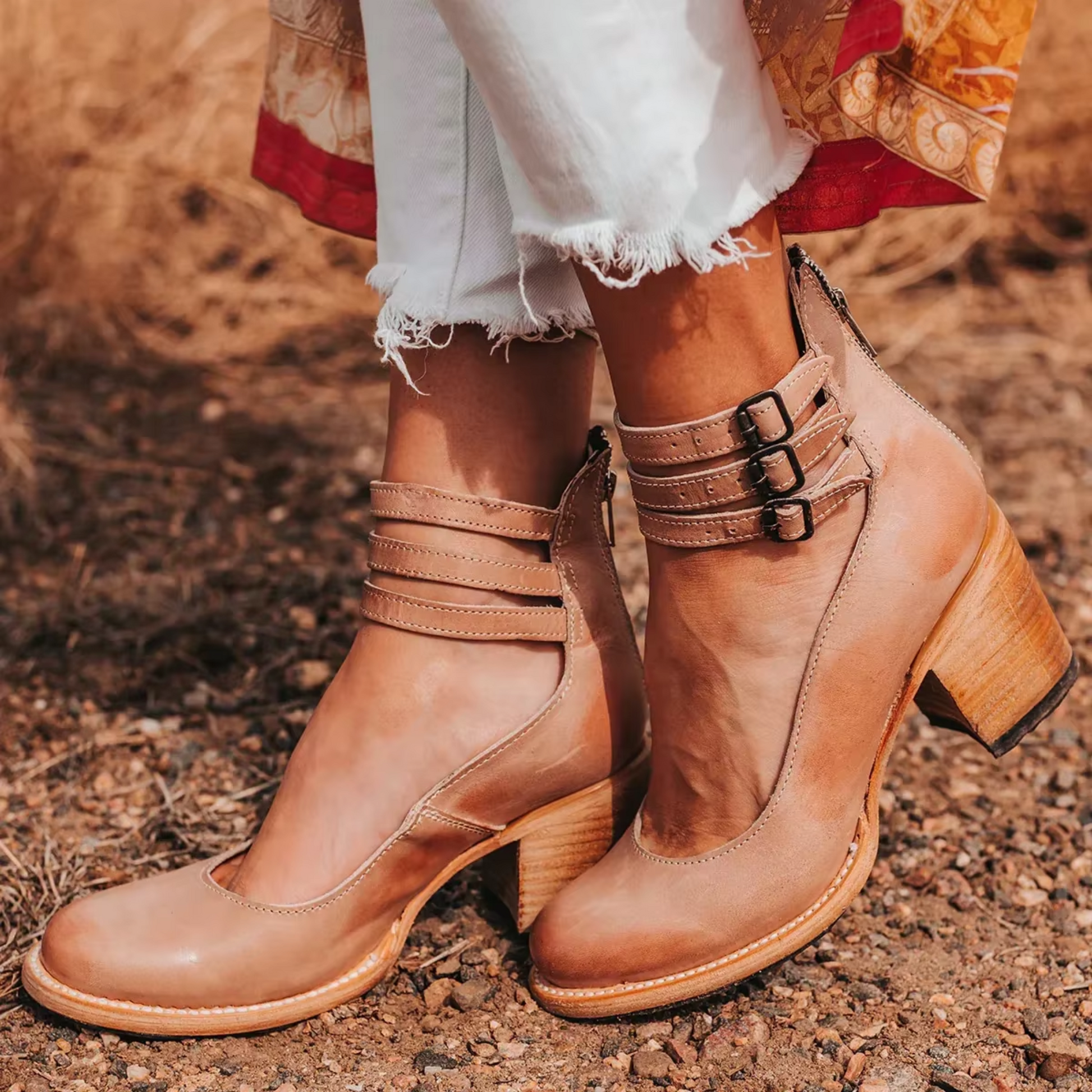 Women's Naturéva elegant sandals in neutral tones with ergonomic sole and graceful strappy design