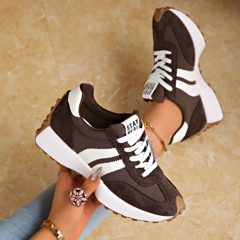 Women's retro platform sneakers lace-up chunky sole suede panels contrast white stripe gum rubber