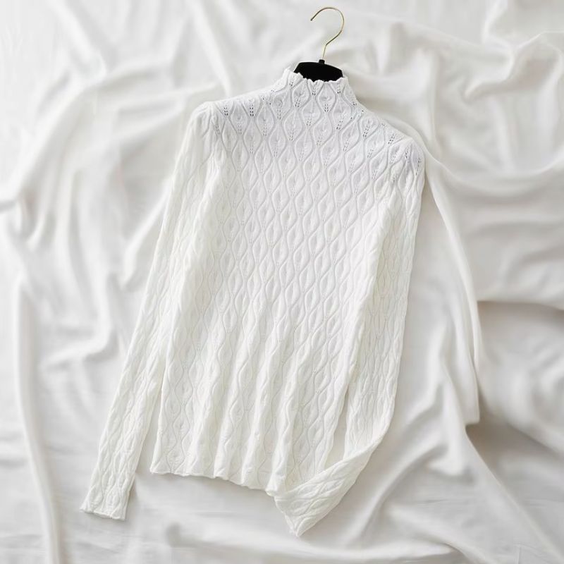 Moiré cashmere turtleneck sweater slim tailored fit lightweight warm timeless silhouette