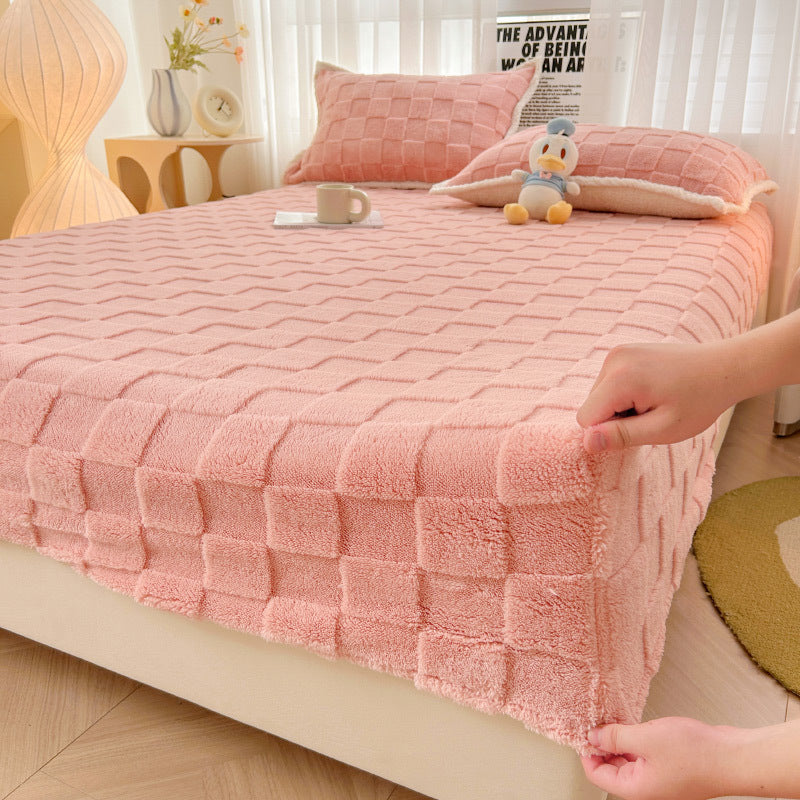 Quilted velvet fitted sheet in soft texture with elegant diamond pattern for cozy bedroom luxury