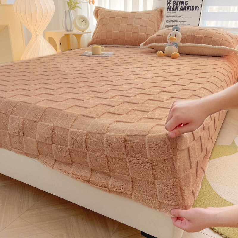 Quilted velvet fitted sheet in soft texture with elegant diamond pattern for a cozy bedroom upgrade