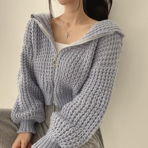 Women's oversized cropped knit hoodie sweater with reverse lapel collar, cozy urban casual style