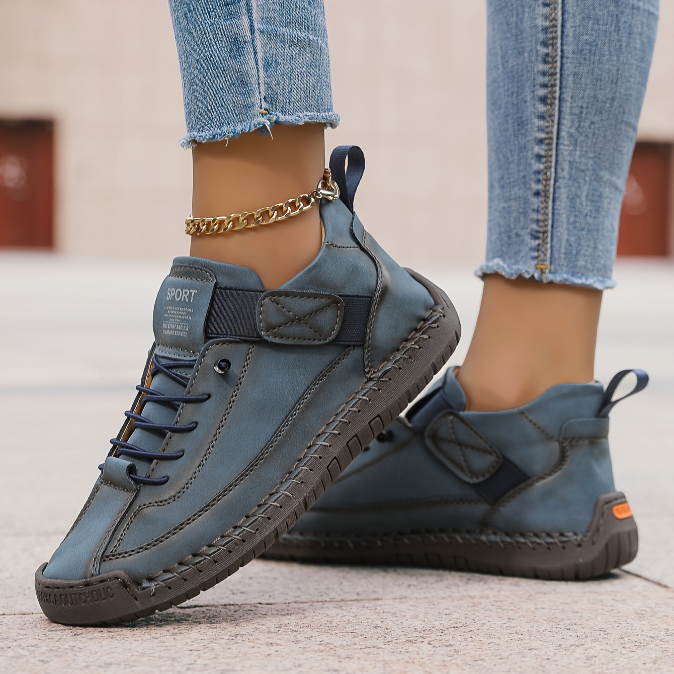 Renée comfort comfort sneakers in sleek modern style with cushioned supportive sole design