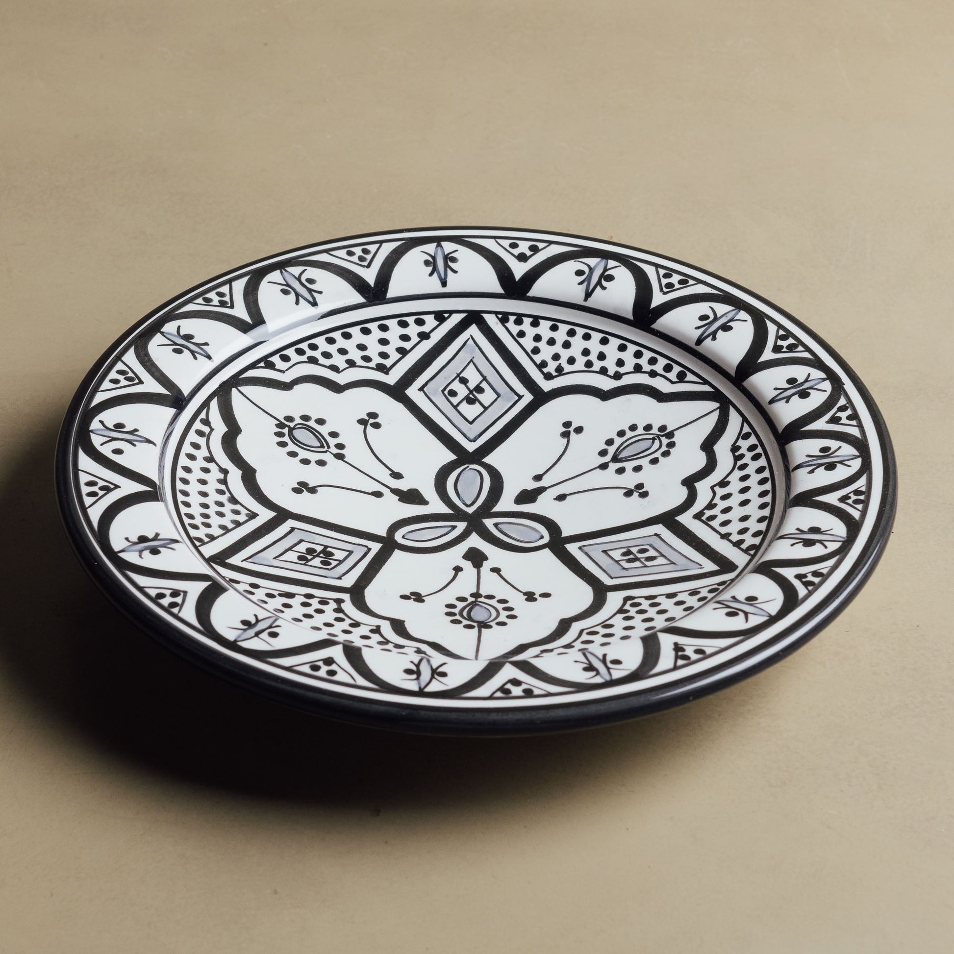 Fez Dinner Plate Black Grey - Moroccan Dinnerware - Wavlynn