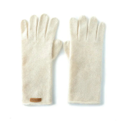 Amanda ultra-soft 100% cashmere gloves in classic style with natural stretch fit for winter warmth