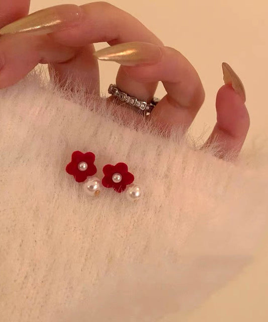 Boucles d'oreilles à tige en velours de soie rouge et perles florales - Wavlynn