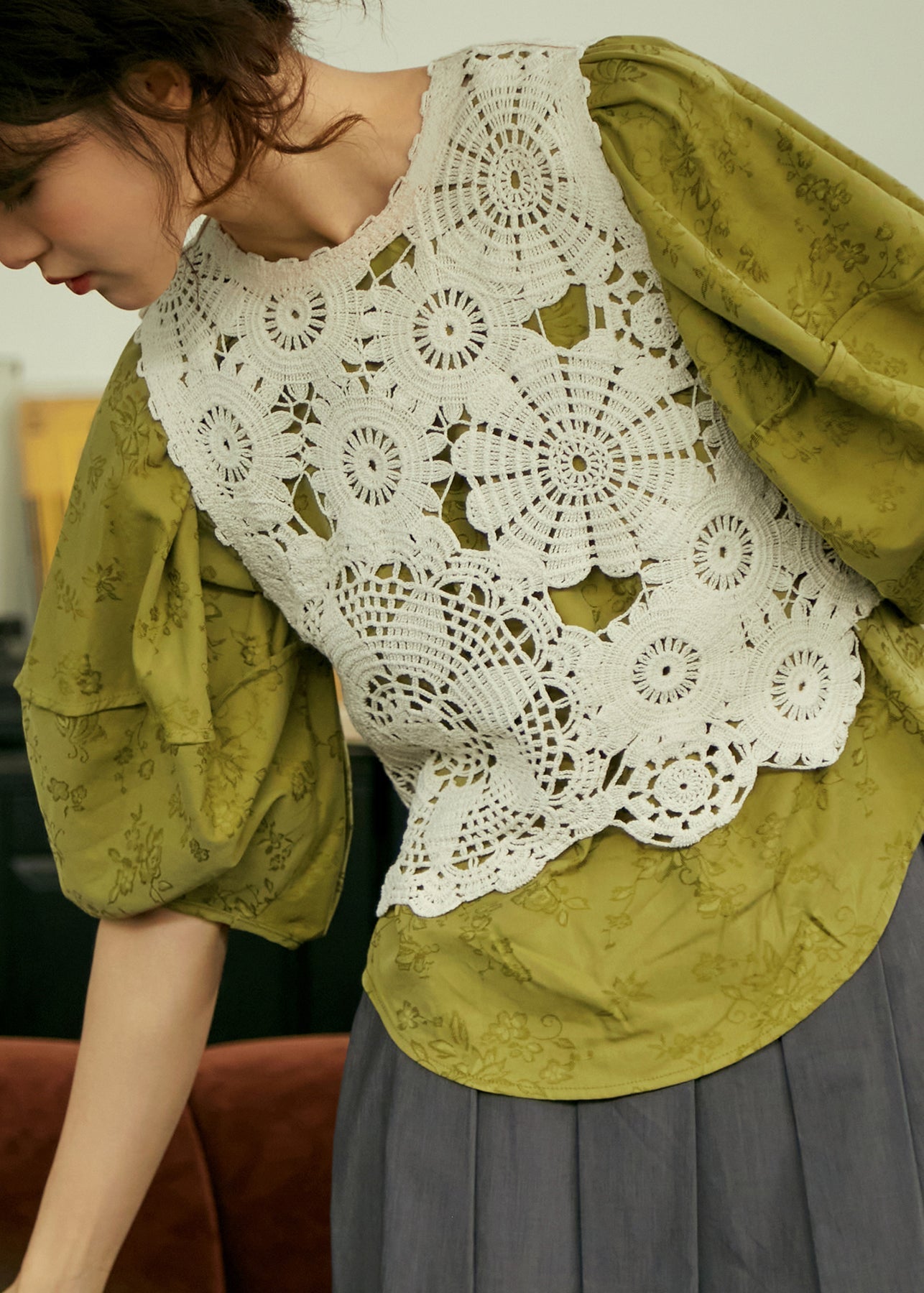 Magnifique gilet beige en coton à col rond et crochet ajouré sans manches - Wavlynn