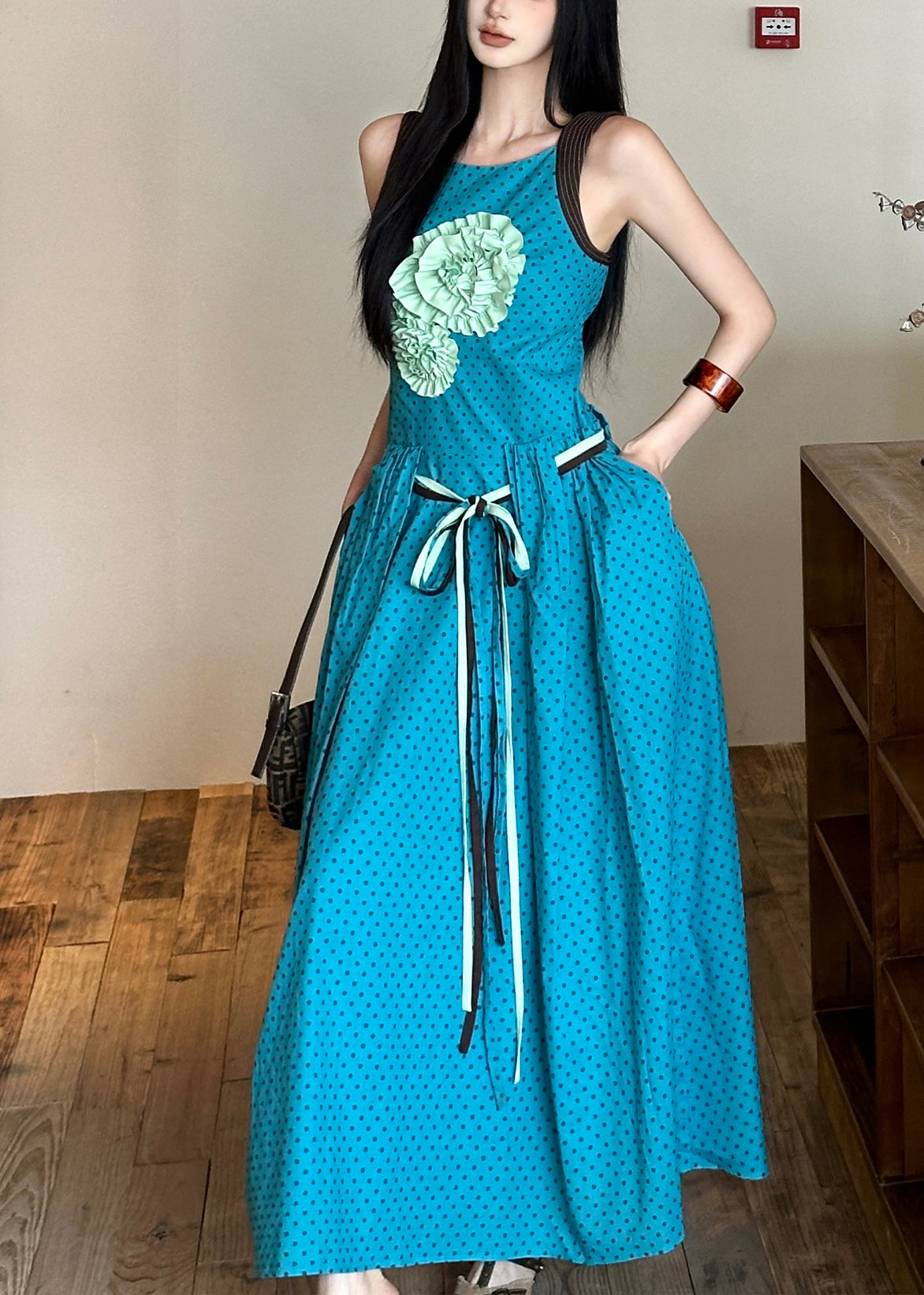 Robe bohème bleue en coton à fleurs, sans manches - Wavlynn