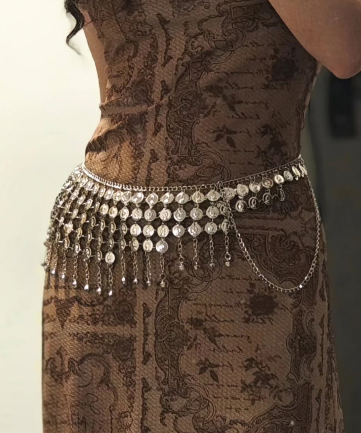 Chaîne de corps bohème en alliage blanc à paillettes et pompons - Wavlynn
