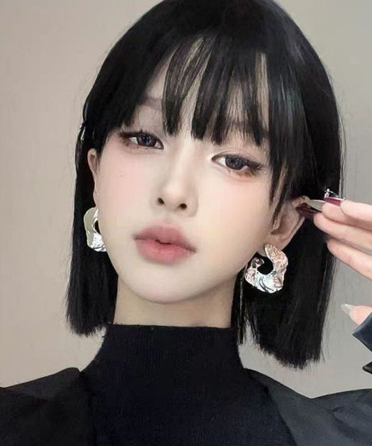Boucles d'oreilles créoles asymétriques froissées en métal et soie Boutique - Wavlynn
