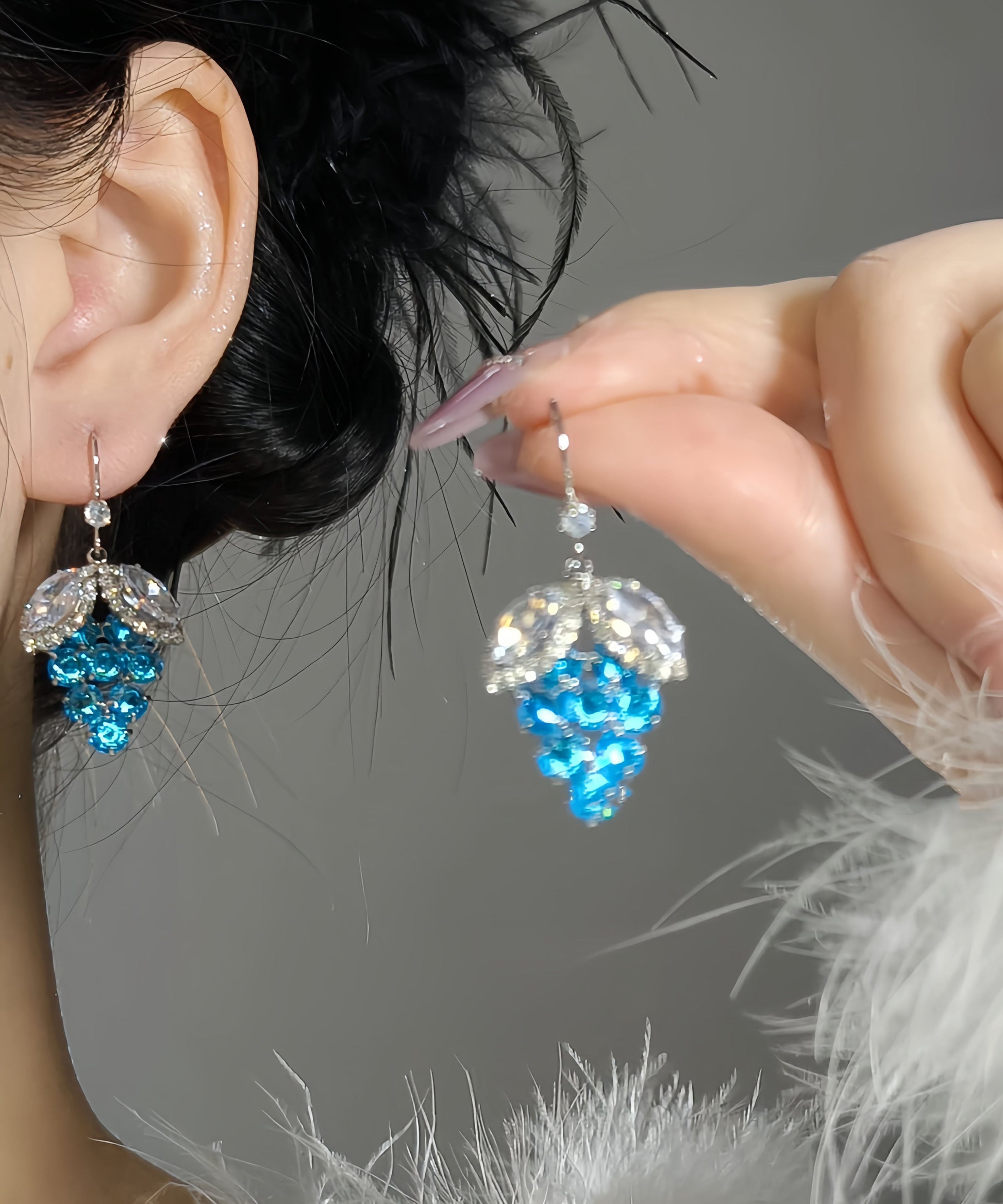 Boucles d'oreilles pendantes en argent sterling bleu et zircon, ornées de raisins. - Wavlynn