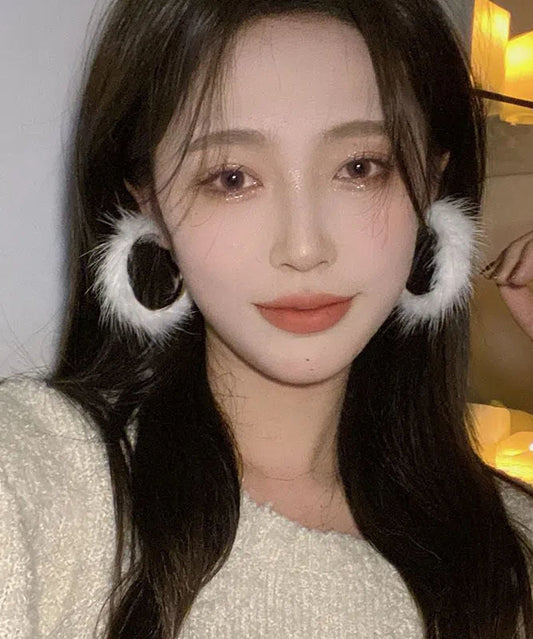 Boucles d'oreilles créoles en fourrure duveteuse surdorée en cuivre blanc - Wavlynn